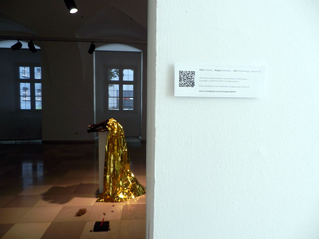BV Galerie Ursulinenhof Linz - Sommer Installation Vogel Gold